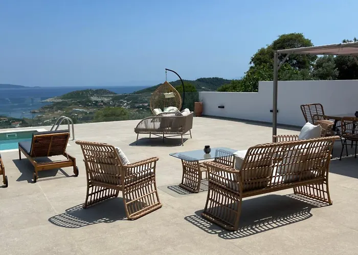 Four Seasons Villa *