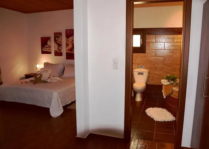 Four Seasons Villa *