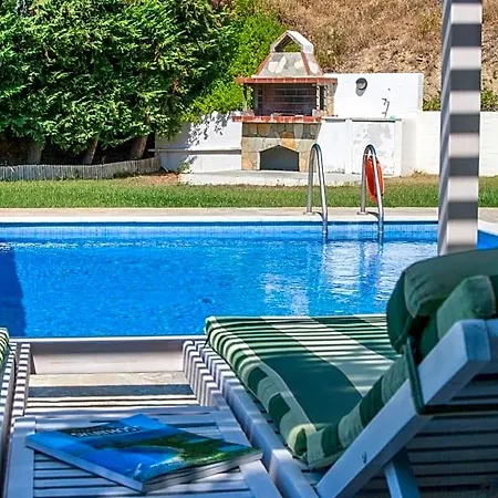 Four Seasons Villa *