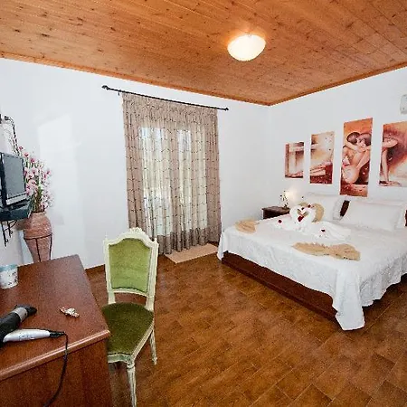 Four Seasons * Kalivia (Skiathos)