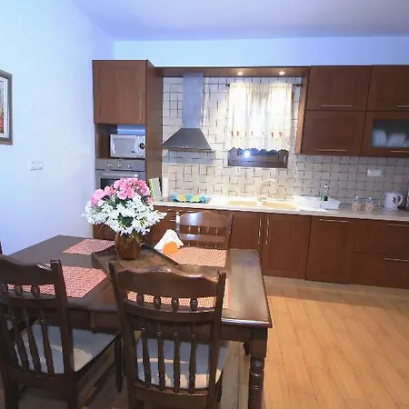 Four Seasons Βίλα *