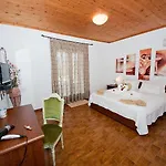 Four Seasons * Kalivia (Skiathos)
