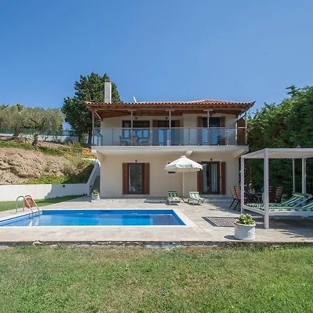 Four Seasons Villa *