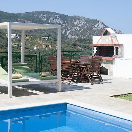 Four Seasons Villa *