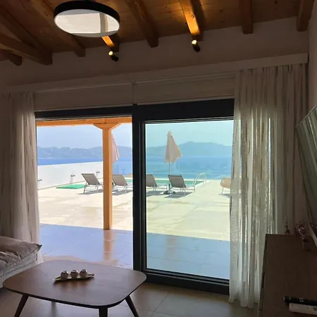 Four Seasons Villa *