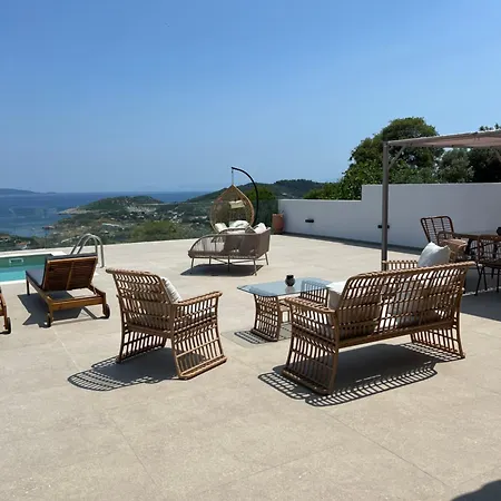 Four Seasons Villa *