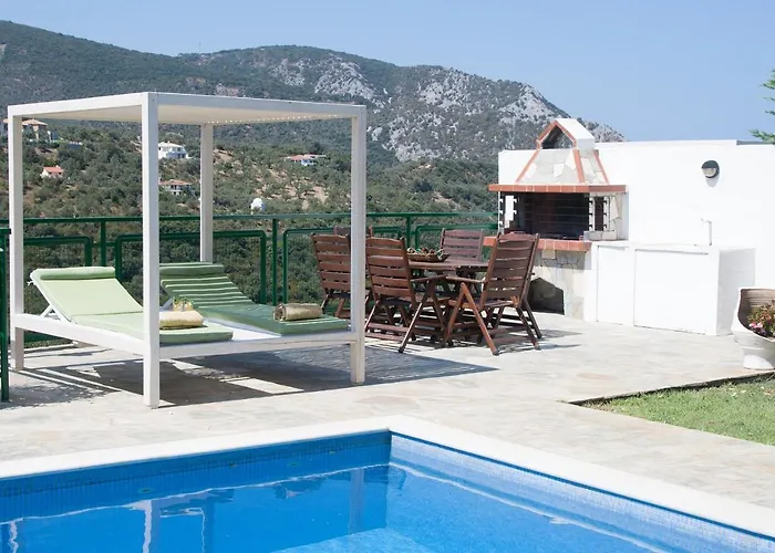 Four Seasons Villa *