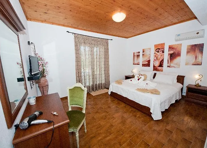 Four Seasons * Kalivia (Skiathos)