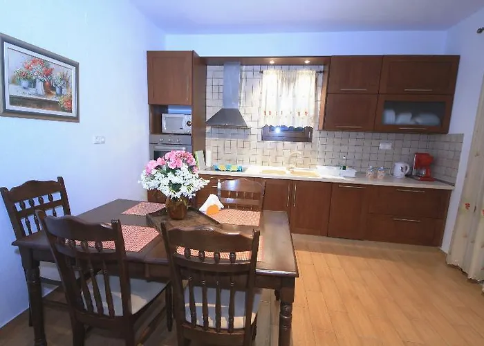 Four Seasons Villa *